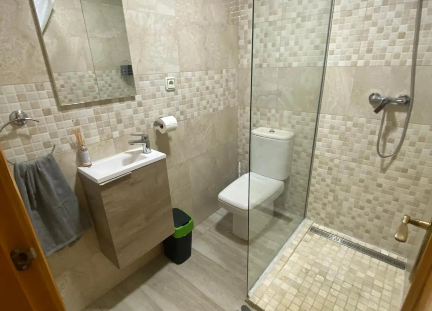 Habitacion Con Bano Privado, En Piso Compartido Coín